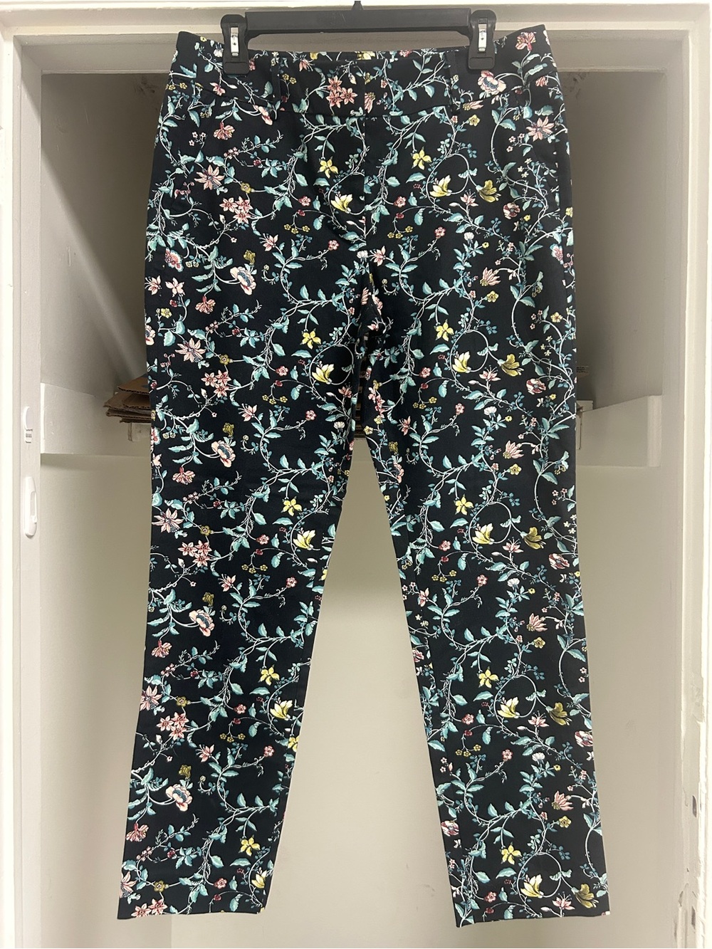 LOFT MODERN STRAIGHT SKINNY BLACK FLORAL PANTS WOMEN'S SIZE 8